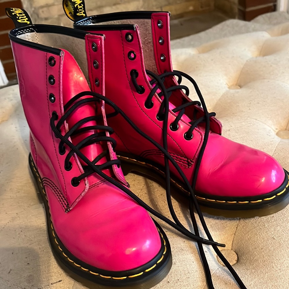 Doc Martin AirWair HOT PINK *size 9 Women’s